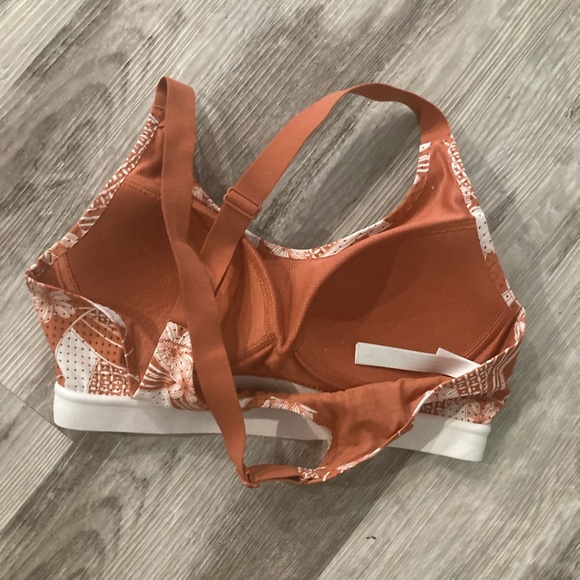 VICTORIAS SECRET sport bra. Size 32B - Picture 4 of 5